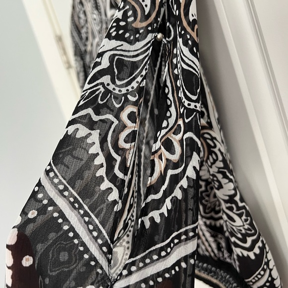 WHBM - Pullover Silky Blouse With Chain Paisley Print.  Has 3/4 Split Sleeves - Picture 5 of 10